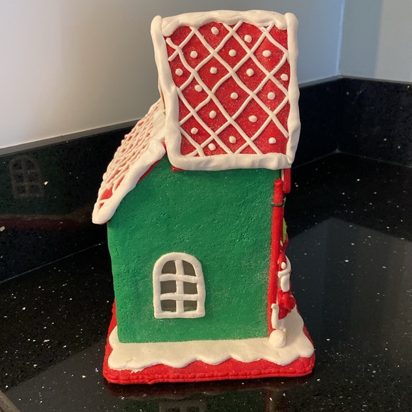 LIT Gingerbread House PET SHOP w/Gingerbread Dogs, Christmas Tree with Bones - Picture 11 of 13